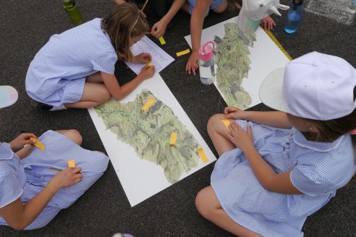 School children adding post it notes to illustrations of the River Culm